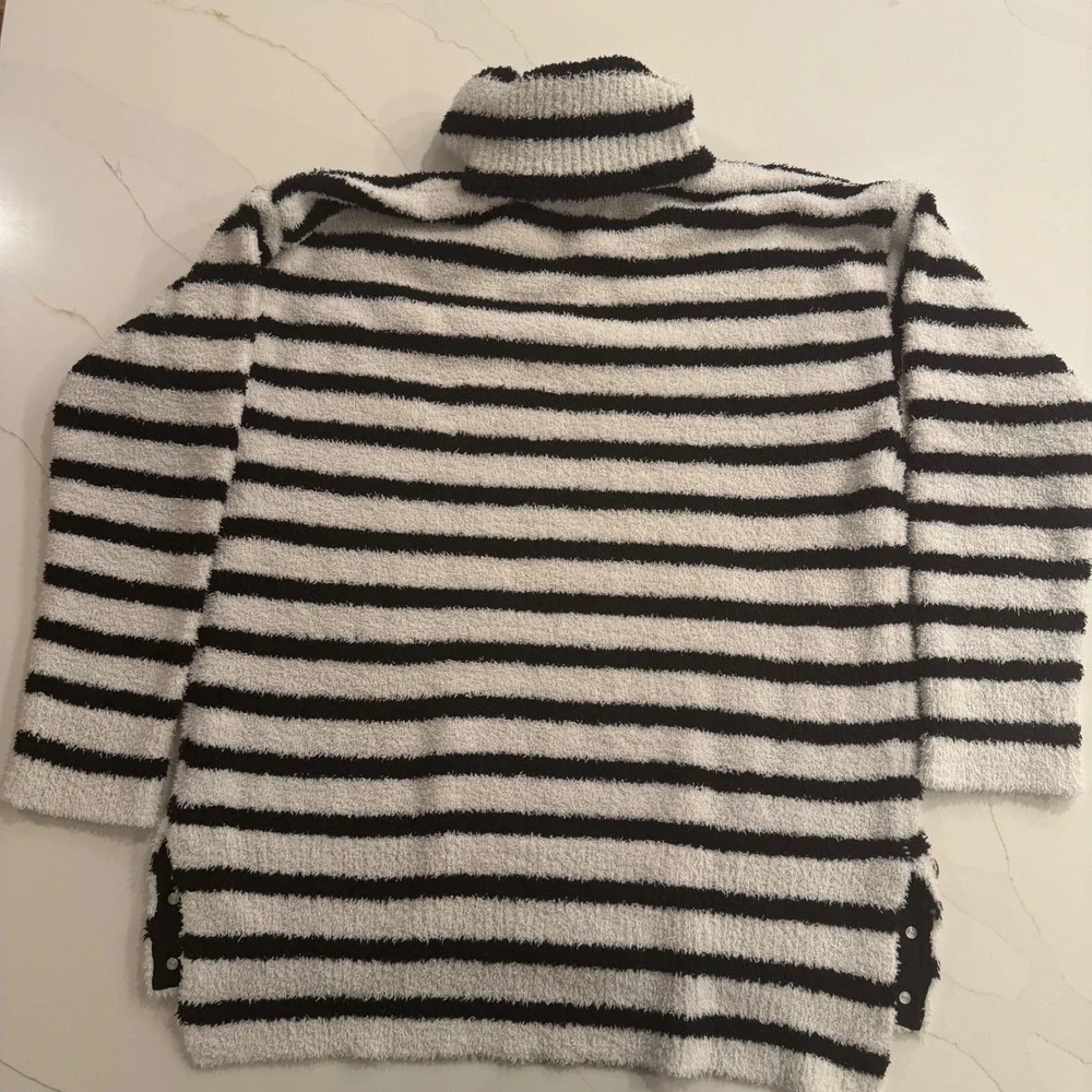 Karl Lagerfeld Paris‎ Black White Stripe Fuzzy Turleneck Sweater Top L